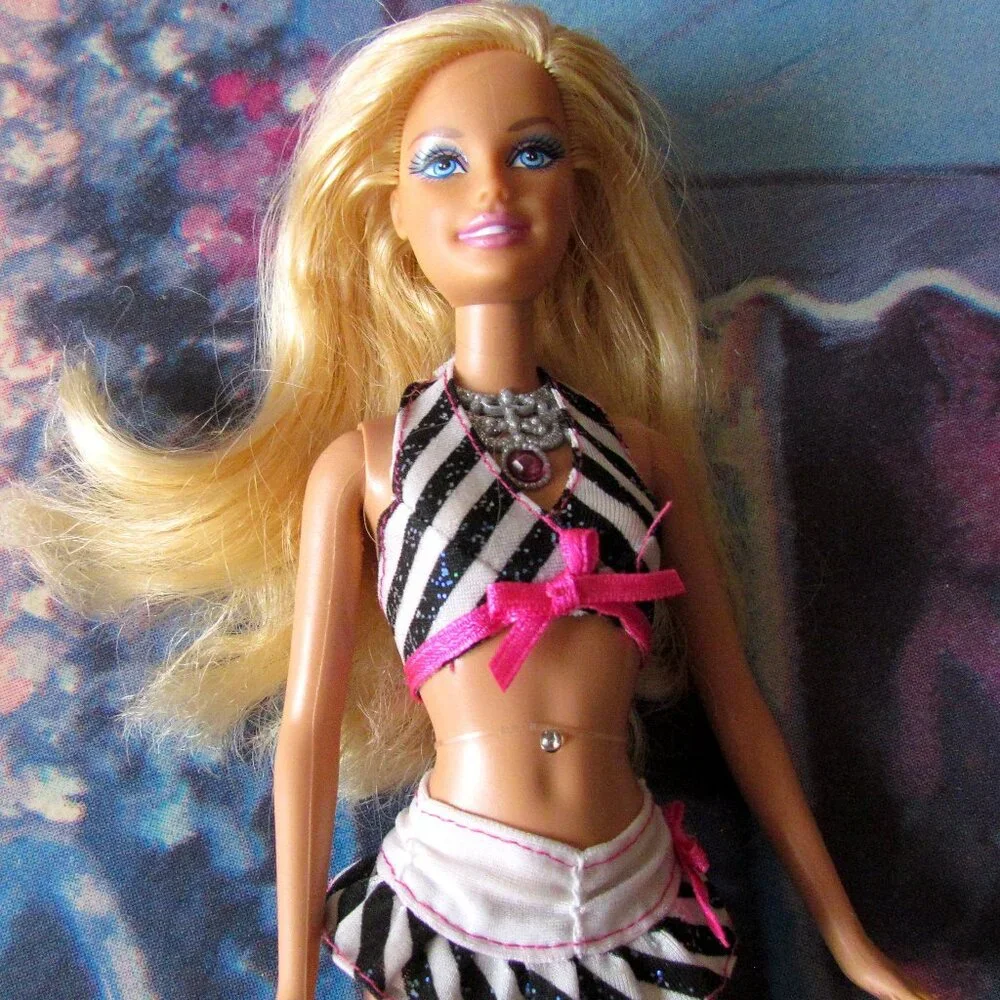 BARBIE LIGHT-UP DOLLS w BELLY BUTTON JEWELS THAT FLASH LIGHT + SHOES & NECKLACE!